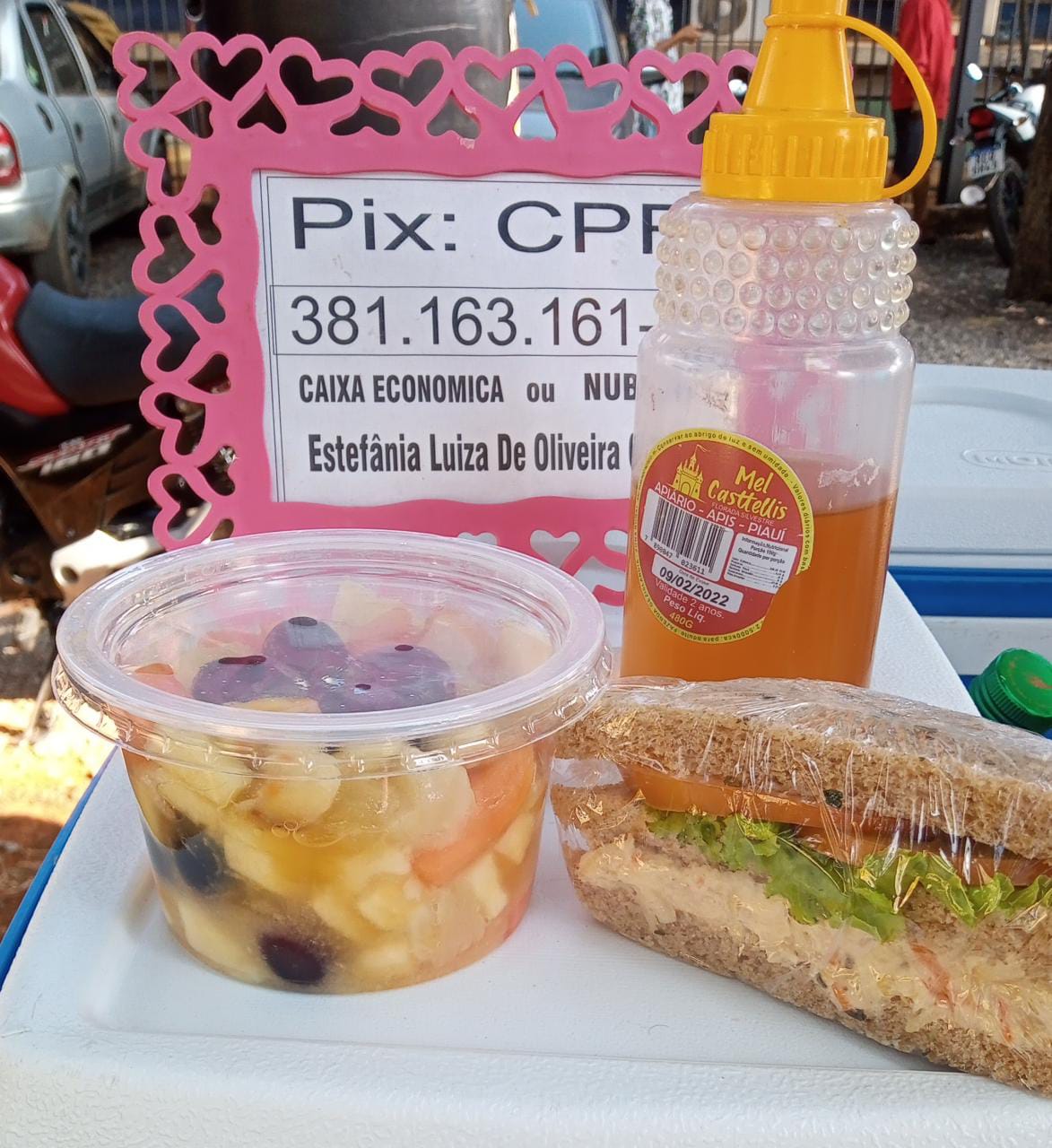 Sanduíches e Saladas de Frutas 